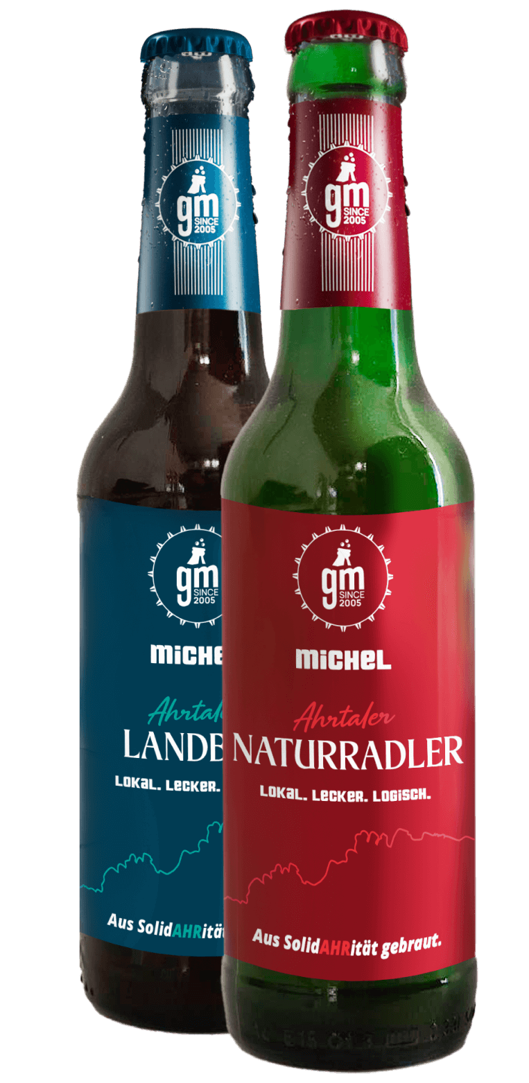 Nahaufnahme von zwei Getränke-Michel-Flaschen mit Etiketten NaturRadler