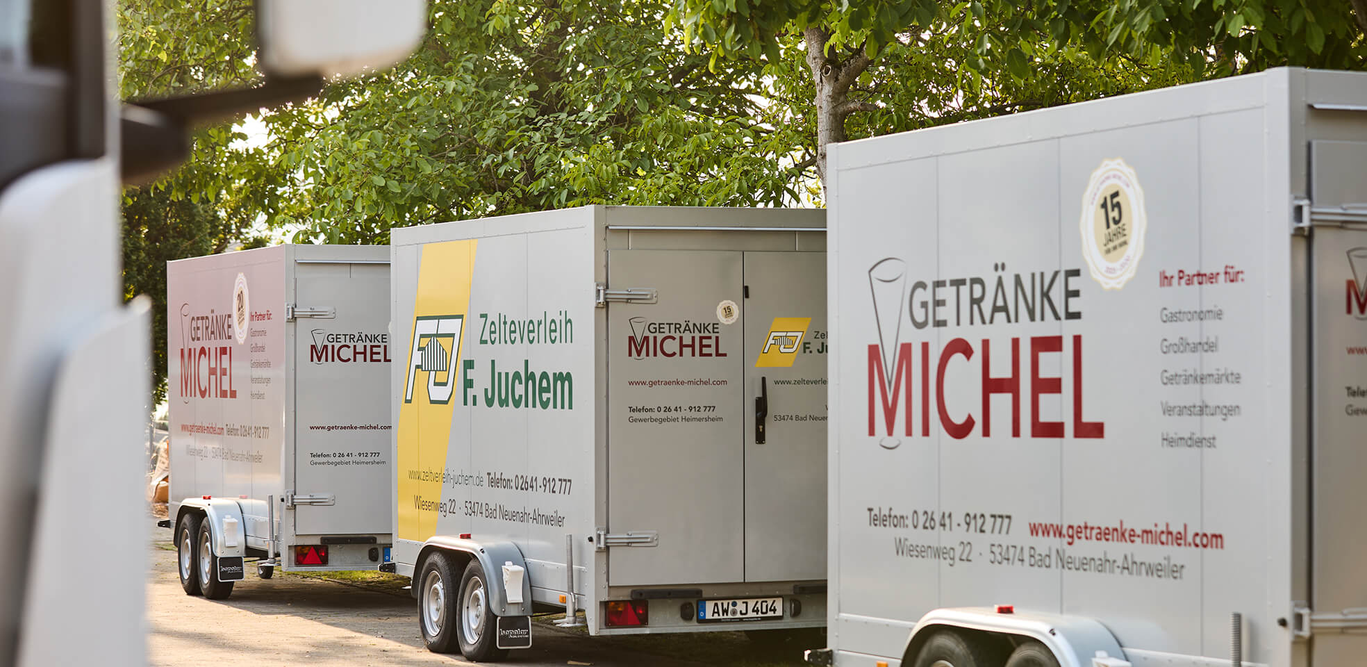 Transportanhänger vom Zeltverleih und Getränke Michel steht am Einsatzort