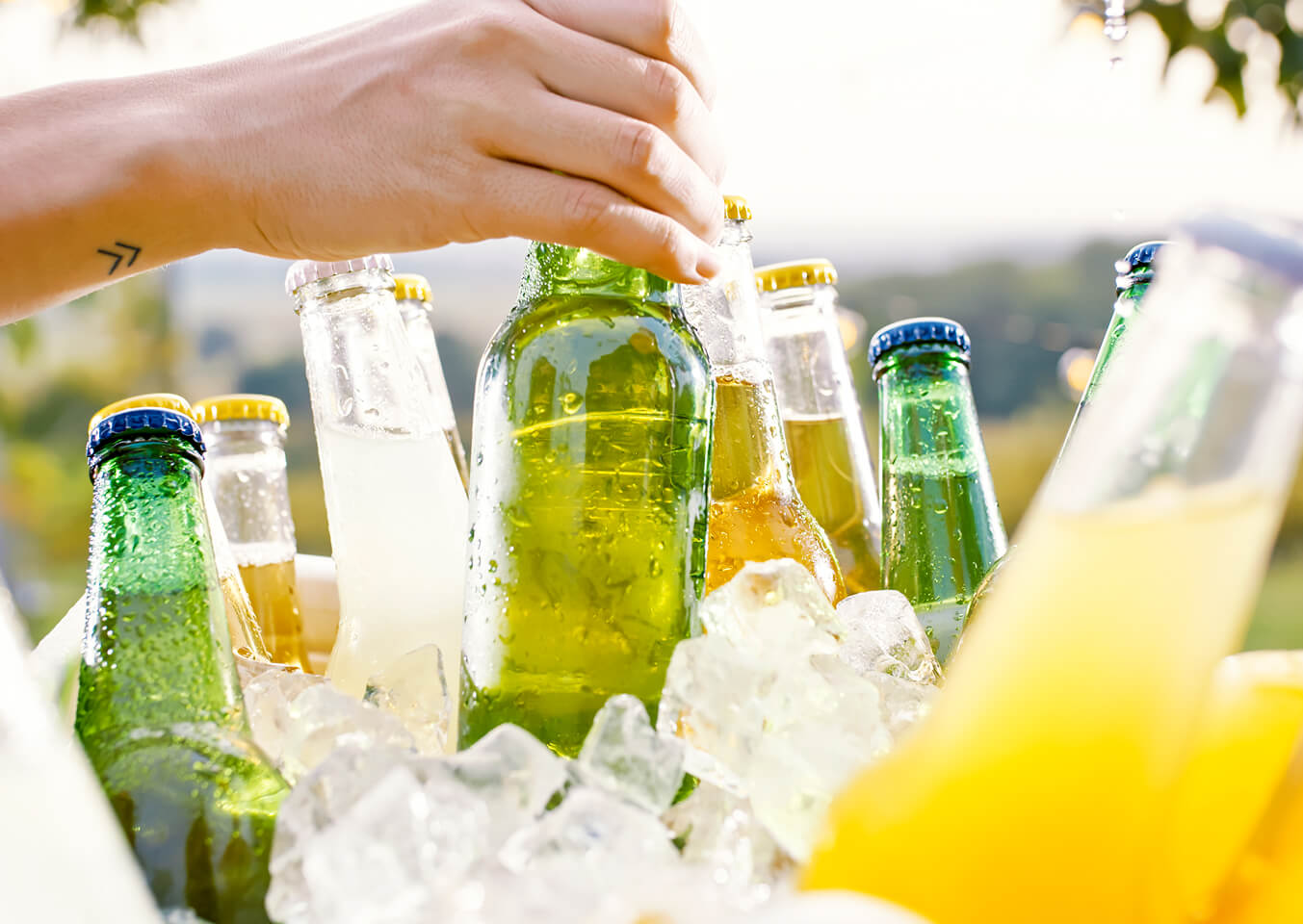 Getränkeflaschen in Eis gekühlt auf einer Veranstaltung